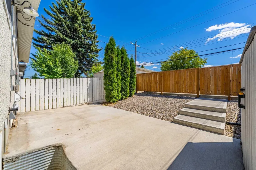727 67 Avenue SW Calgary AB T2V 0M4