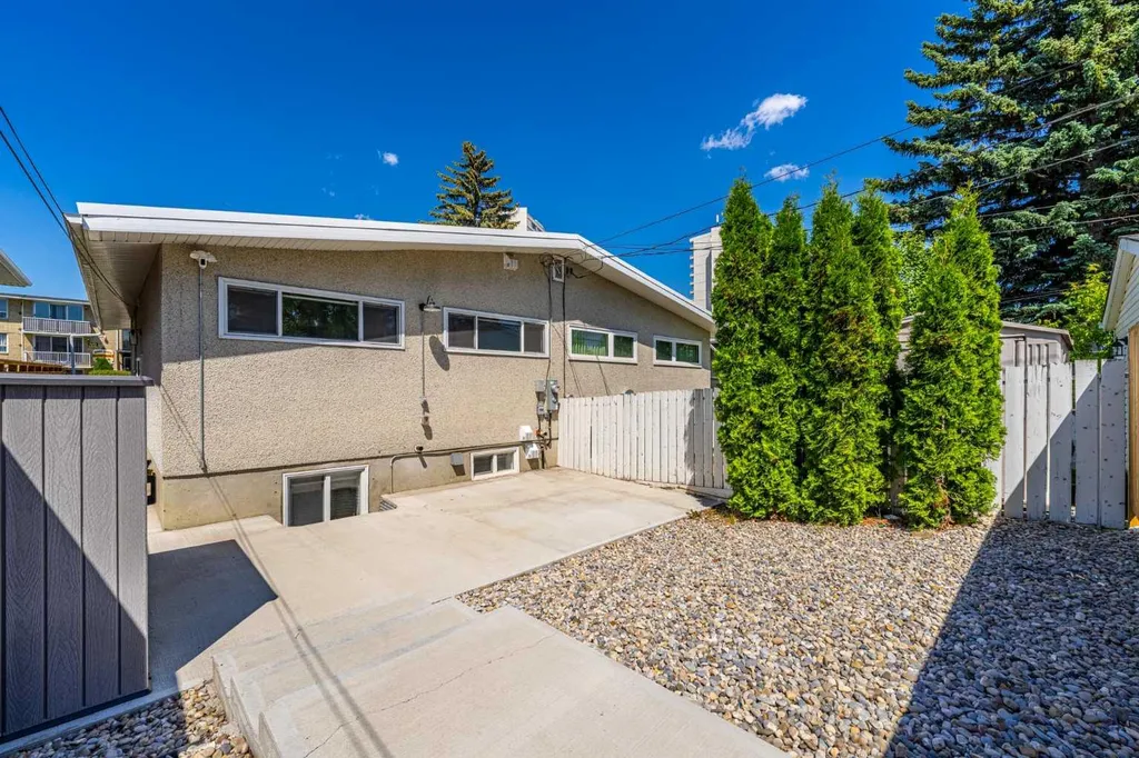 727 67 Avenue SW Calgary AB T2V 0M4