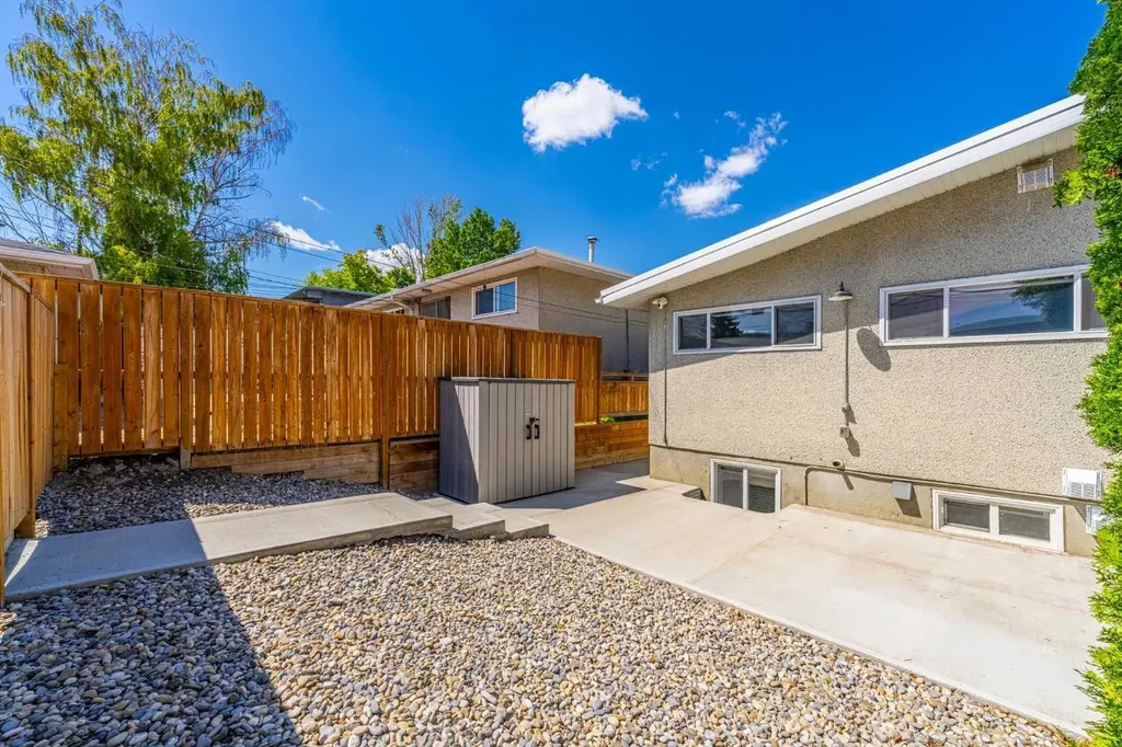 727 67 Avenue SW Calgary AB T2V 0M4