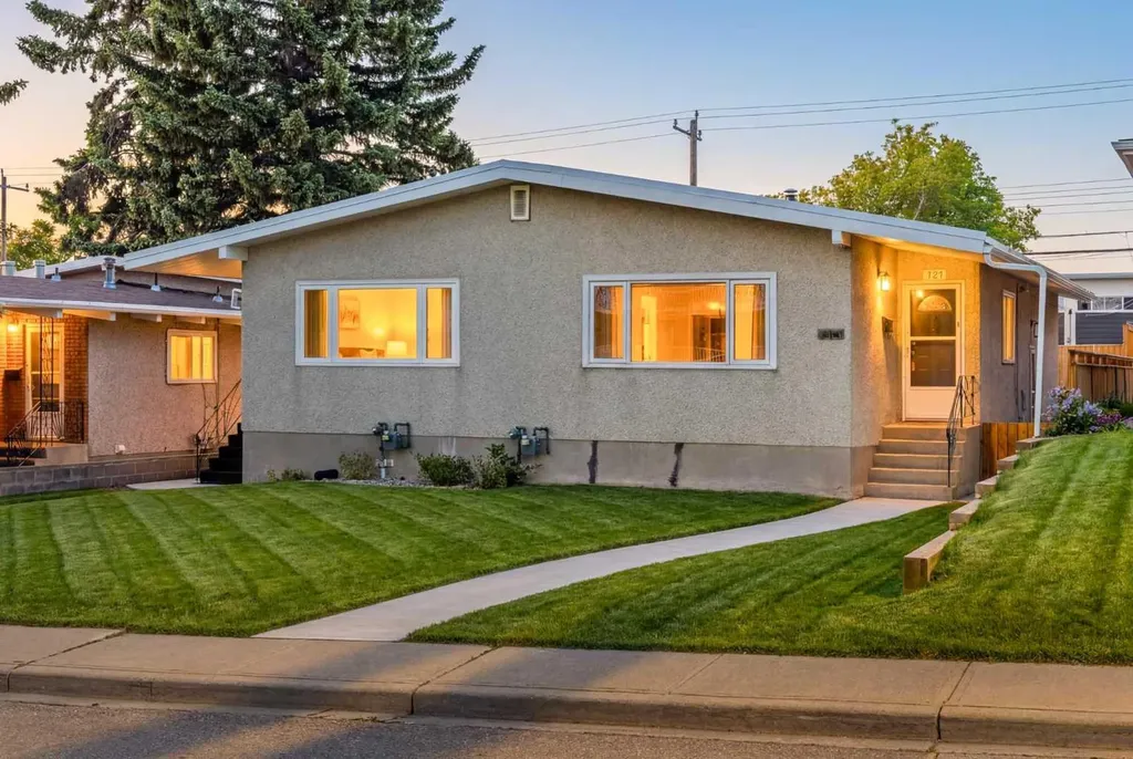 727 67 Avenue SW Calgary AB T2V 0M4