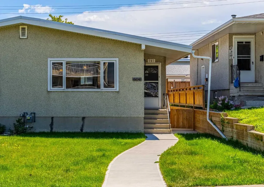 727 67 Avenue SW Calgary AB T2V 0M4
