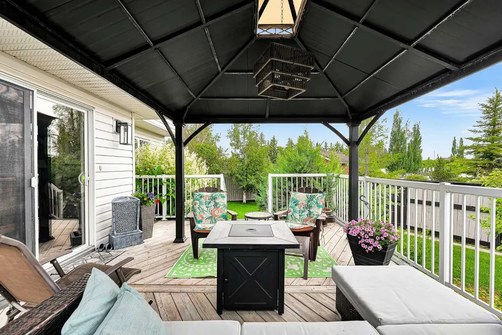 128 Reunion Mews NW Airdrie AB T4B 0J5