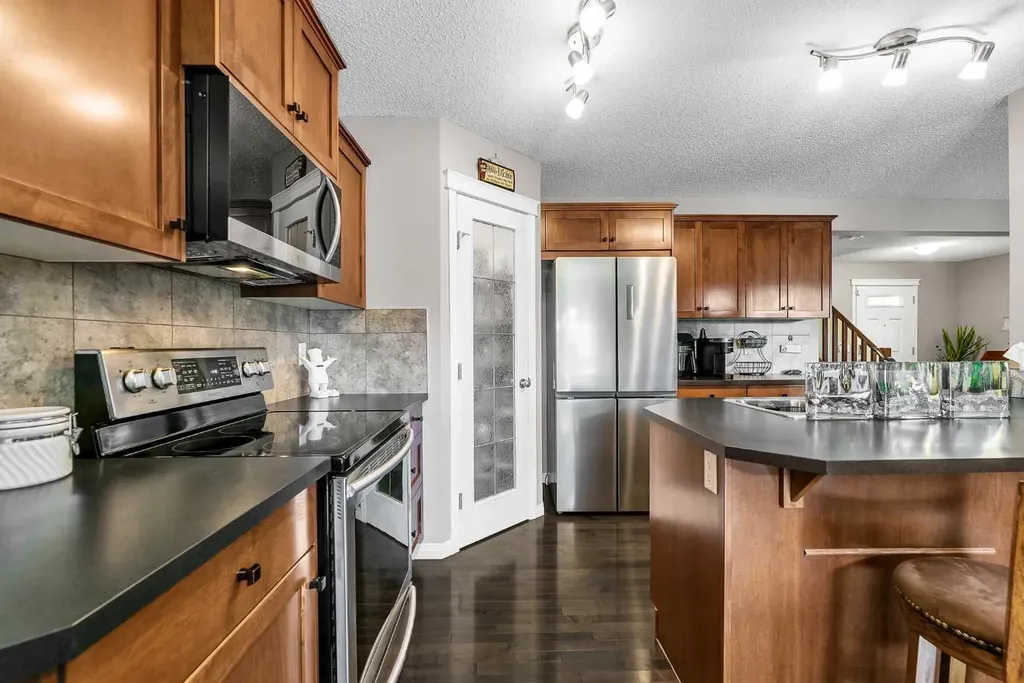 128 Reunion Mews NW Airdrie AB T4B 0J5
