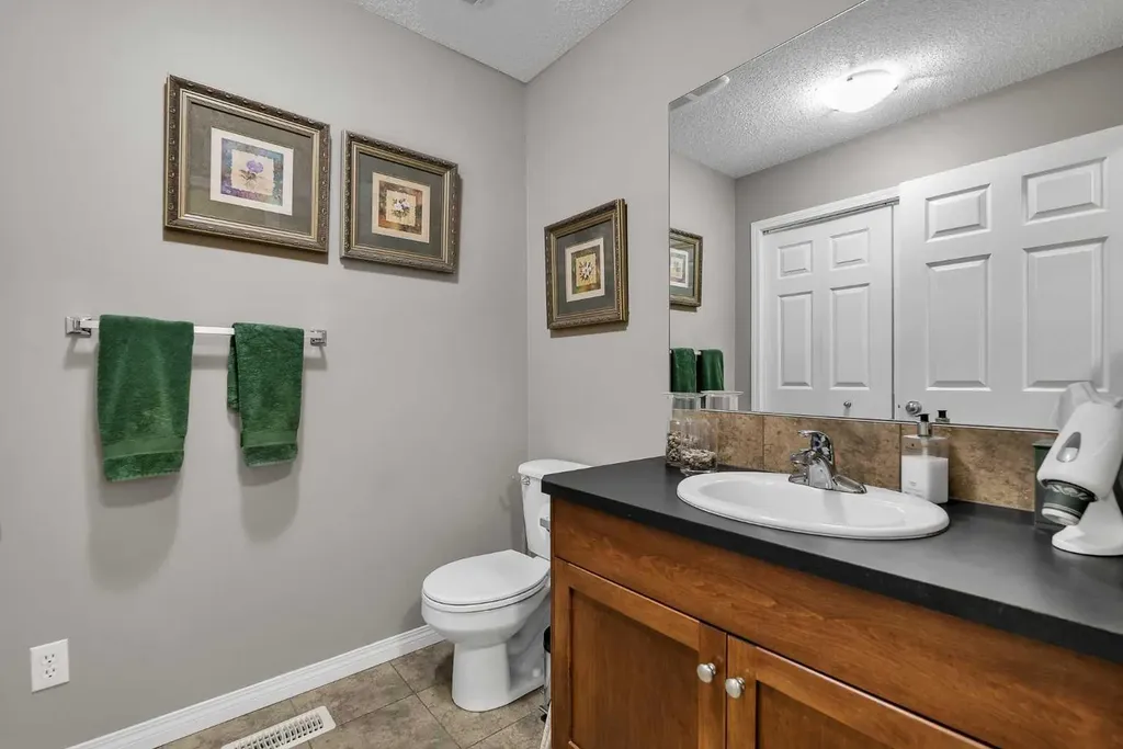 128 Reunion Mews NW Airdrie AB T4B 0J5