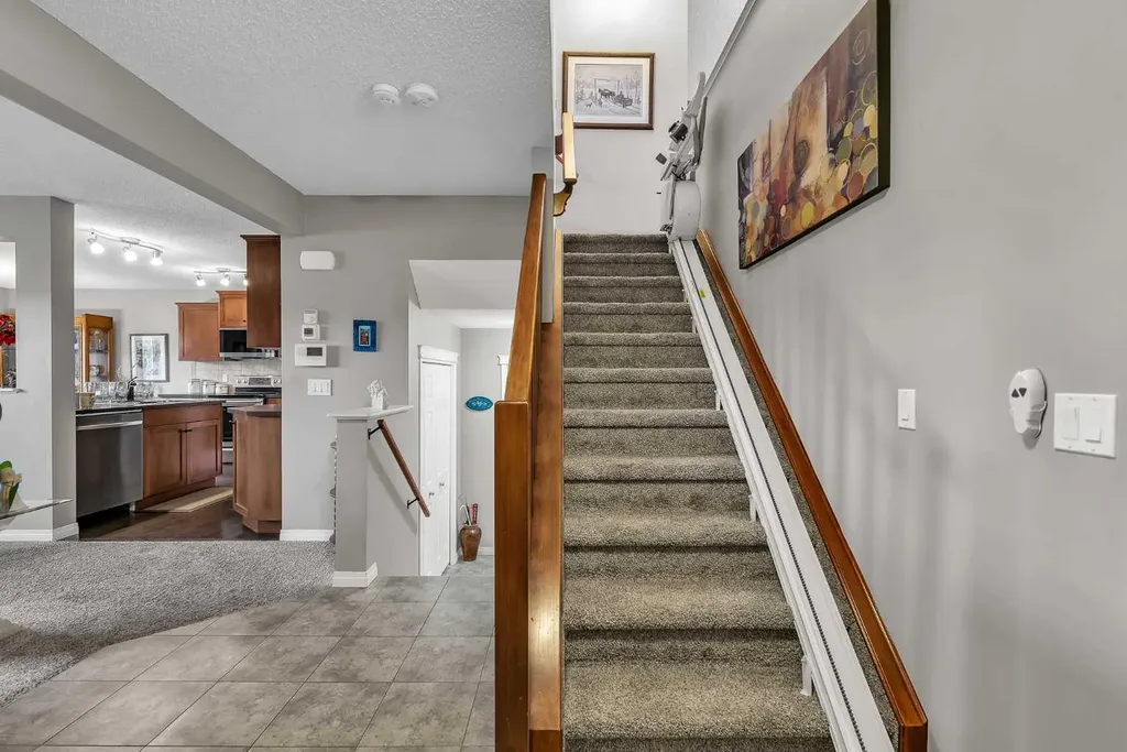 128 Reunion Mews NW Airdrie AB T4B 0J5