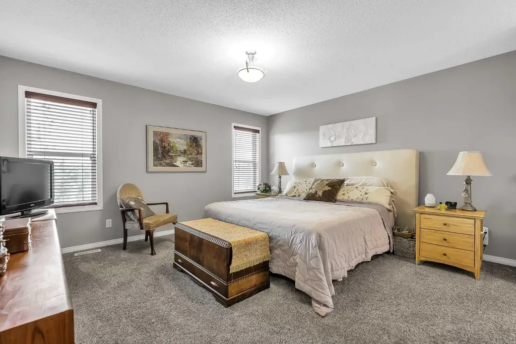 128 Reunion Mews NW Airdrie AB T4B 0J5