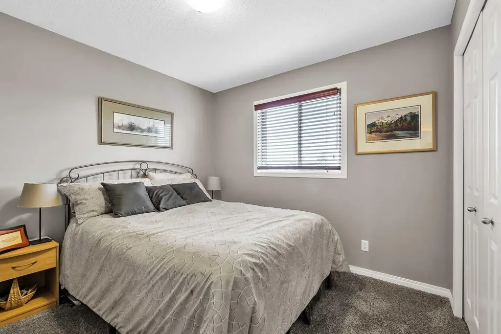 128 Reunion Mews NW Airdrie AB T4B 0J5