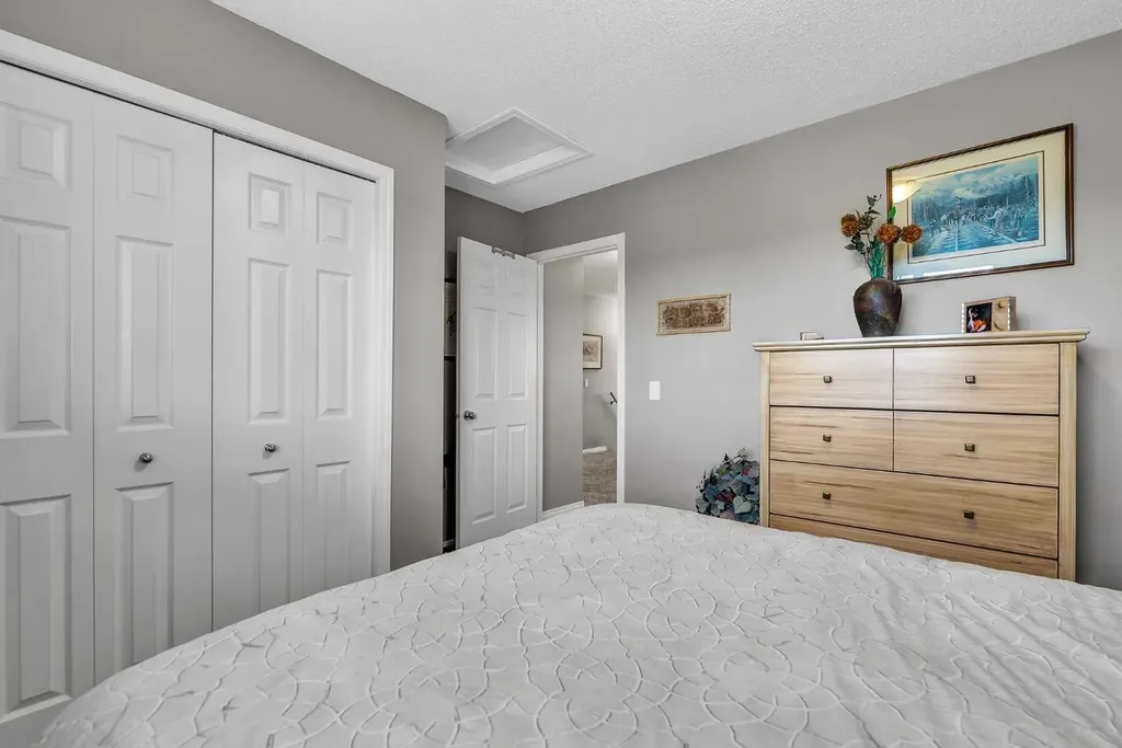 128 Reunion Mews NW Airdrie AB T4B 0J5