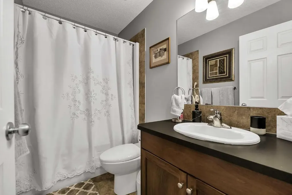 128 Reunion Mews NW Airdrie AB T4B 0J5
