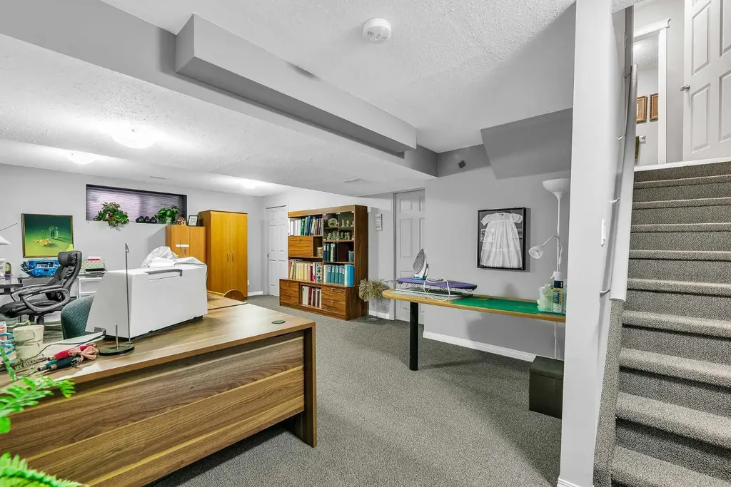128 Reunion Mews NW Airdrie AB T4B 0J5