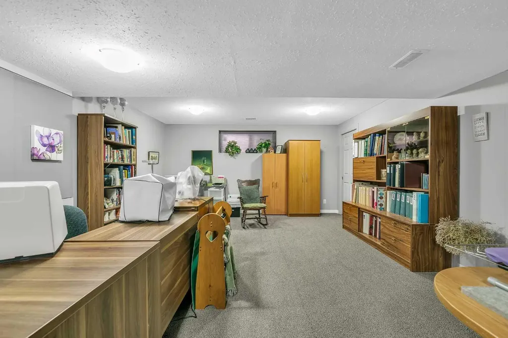 128 Reunion Mews NW Airdrie AB T4B 0J5