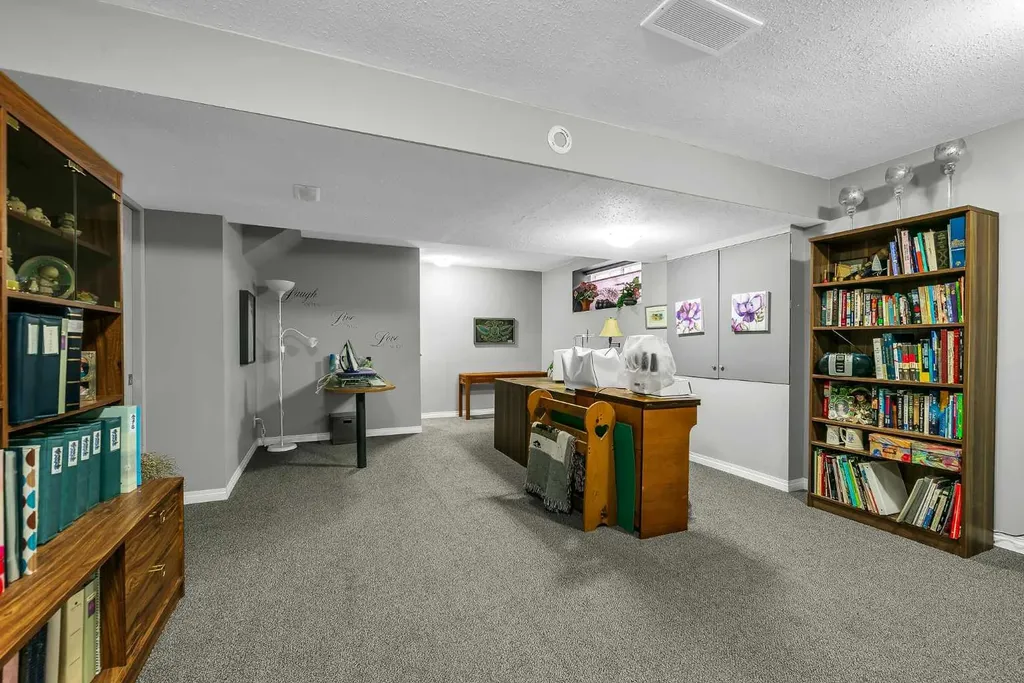 128 Reunion Mews NW Airdrie AB T4B 0J5