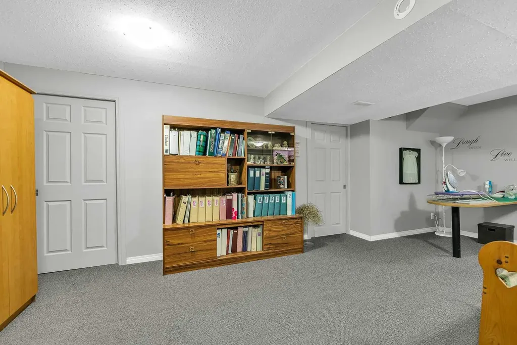 128 Reunion Mews NW Airdrie AB T4B 0J5