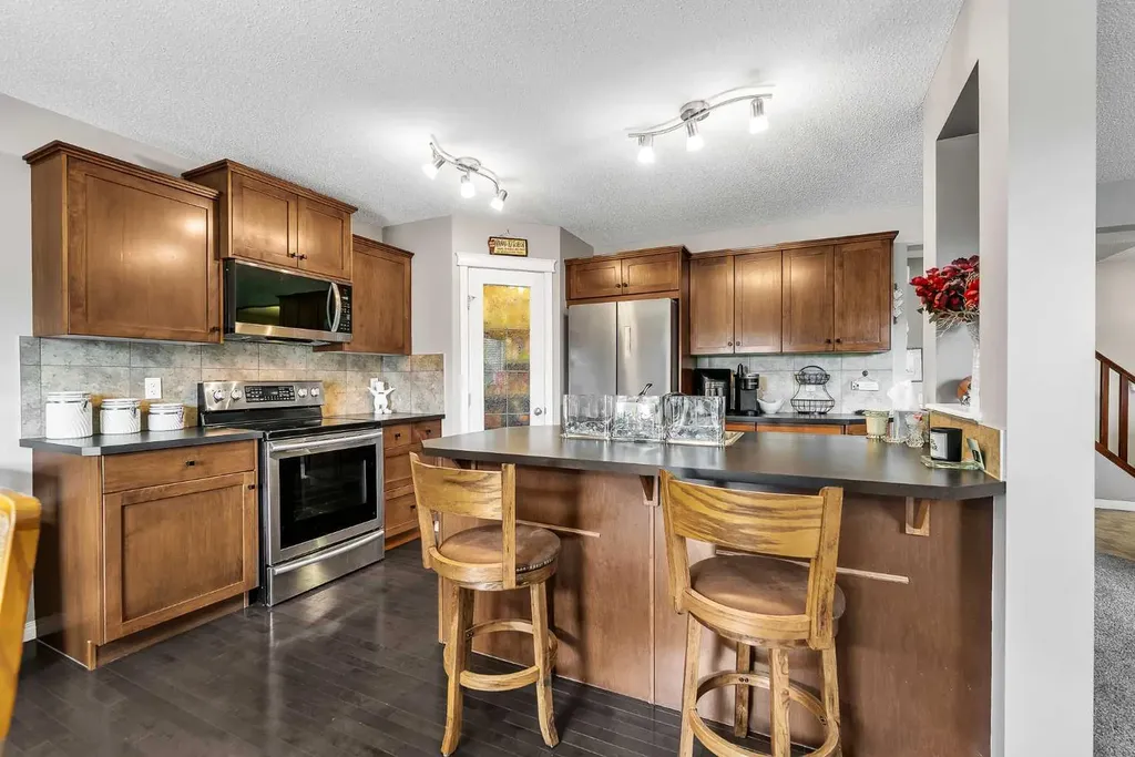 128 Reunion Mews NW Airdrie AB T4B 0J5