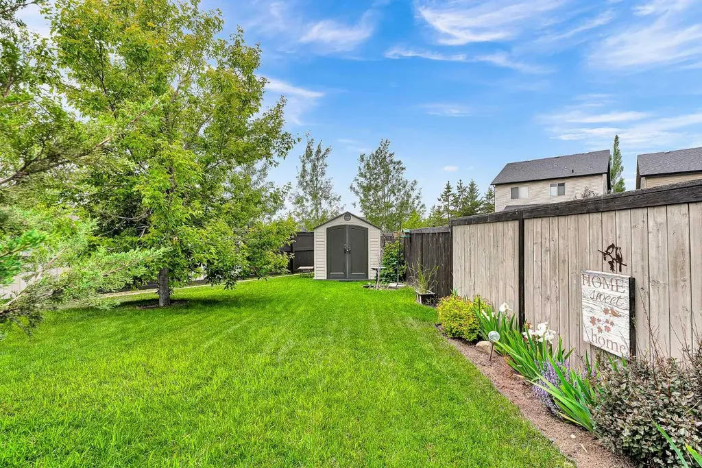 128 Reunion Mews NW Airdrie AB T4B 0J5