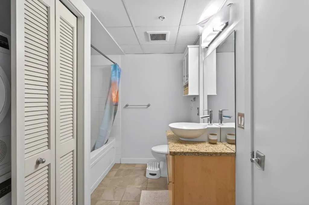 215 13 Avenue SW Calgary AB T2R 0V6