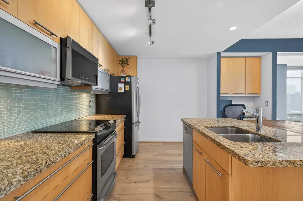 215 13 Avenue SW Calgary AB T2R 0V6