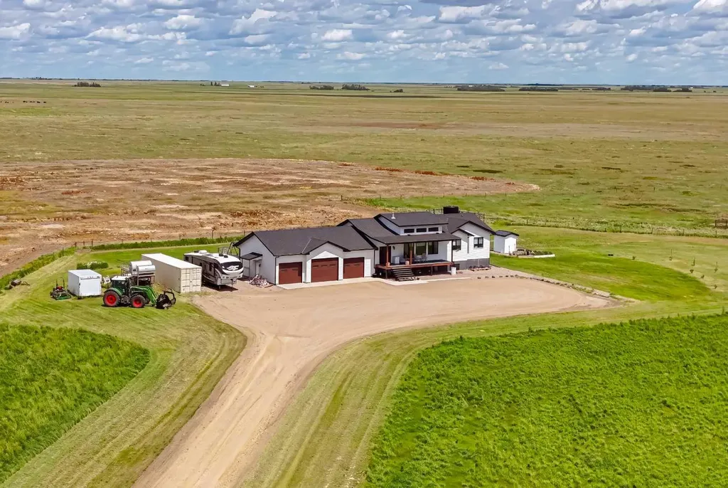 10272 Township Road 300 Rural Special Areas No. 2 AB T0J 1P0