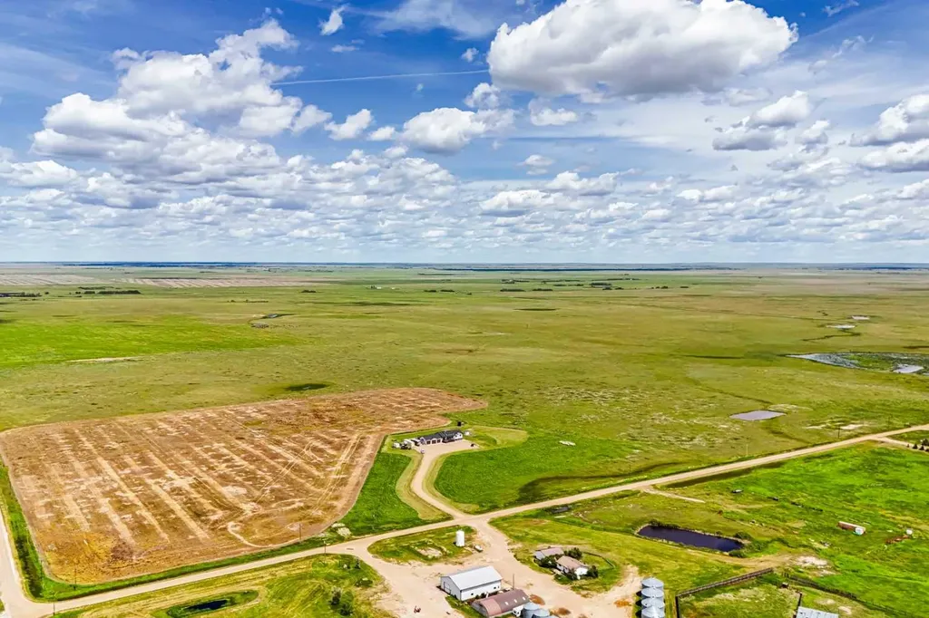 10272 Township Road 300 Rural Special Areas No. 2 AB T0J 1P0