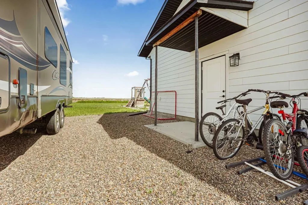 10272 Township Road 300 Rural Special Areas No. 2 AB T0J 1P0