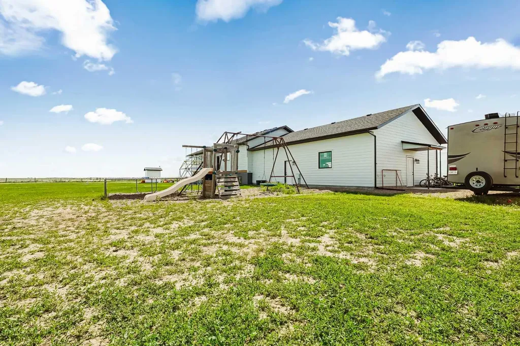 10272 Township Road 300 Rural Special Areas No. 2 AB T0J 1P0