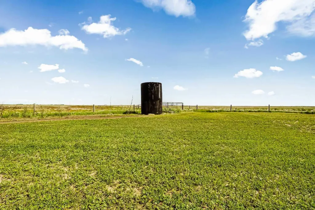 10272 Township Road 300 Rural Special Areas No. 2 AB T0J 1P0