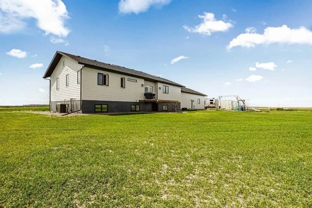 10272 Township Road 300 Rural Special Areas No. 2 AB T0J 1P0