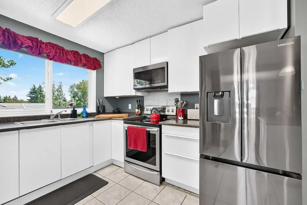325 Flett Drive NE Airdrie AB T4B 1N1