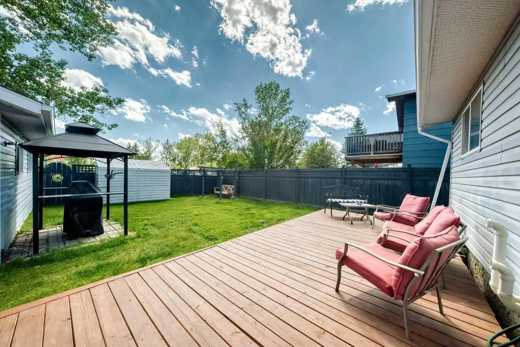 325 Flett Drive NE Airdrie AB T4B 1N1