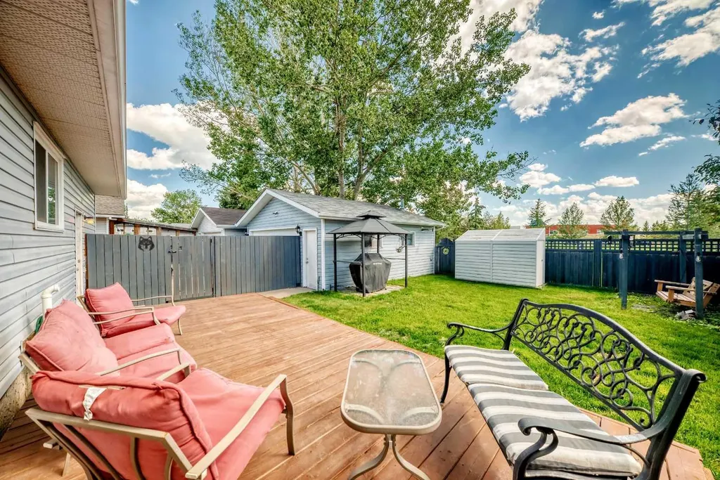325 Flett Drive NE Airdrie AB T4B 1N1