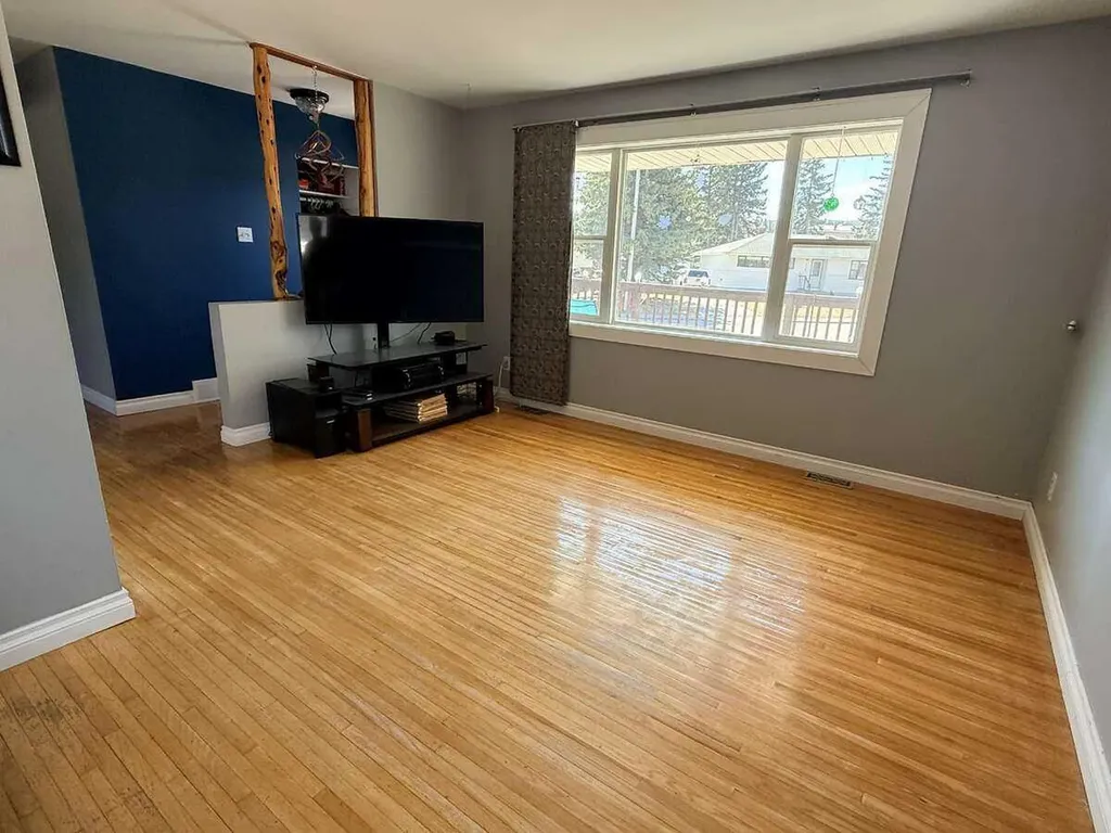 126 Douglas Drive Hinton AB T7V 1C1