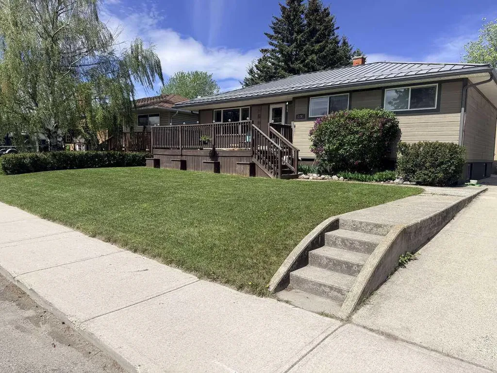 126 Douglas Drive Hinton AB T7V 1C1