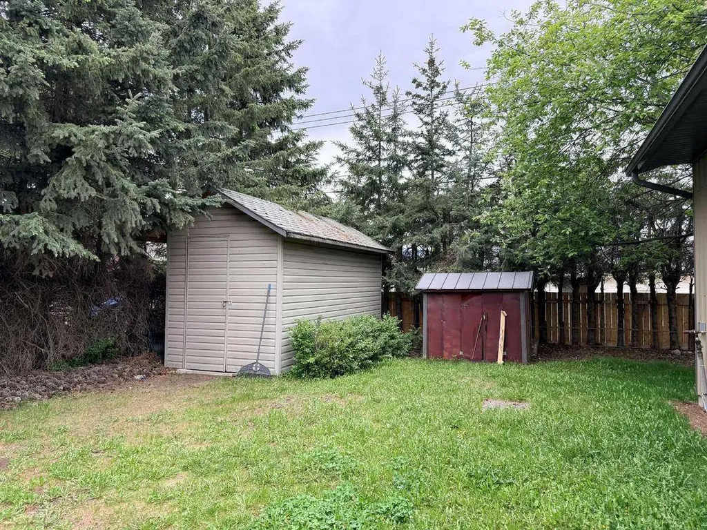126 Douglas Drive Hinton AB T7V 1C1