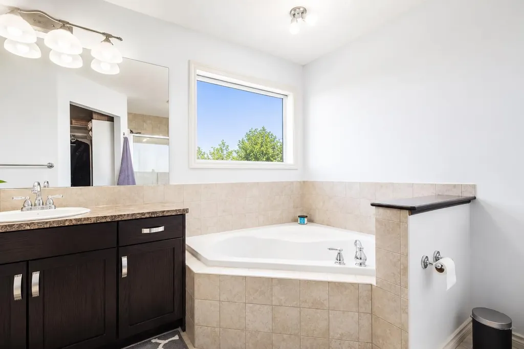 821 Auburn Bay Boulevard SE Calgary AB T3M 0H5
