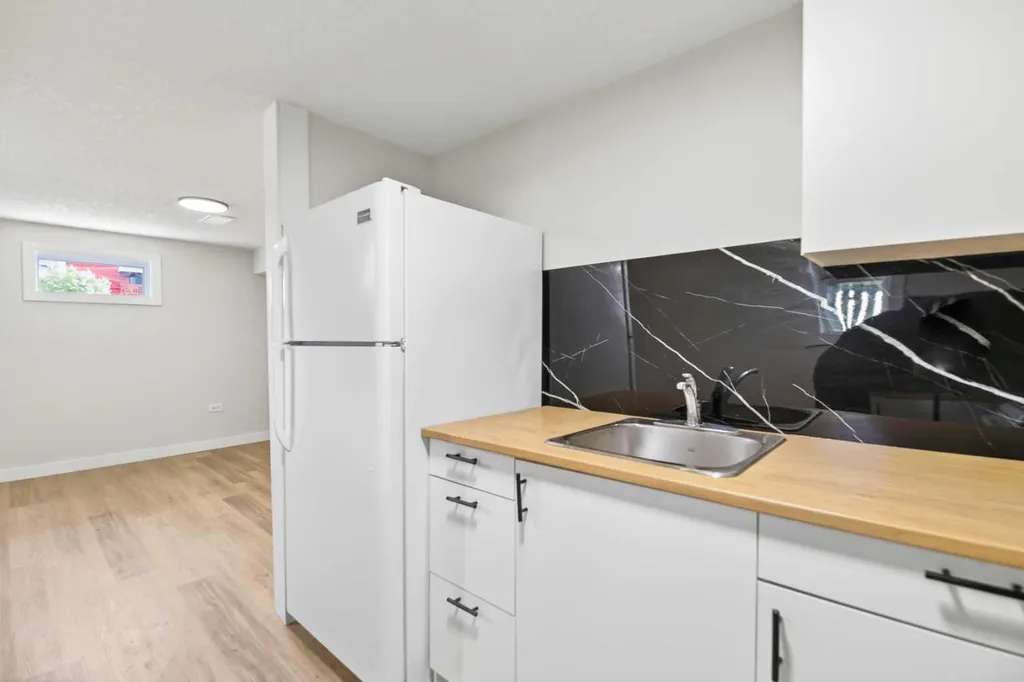 5504 58a Street Red Deer AB T4N 2M3