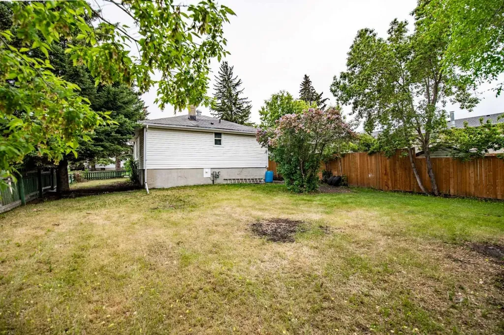5504 58a Street Red Deer AB T4N 2M3