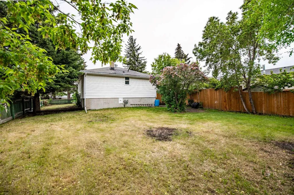 5504 58a Street Red Deer AB T4N 2M3