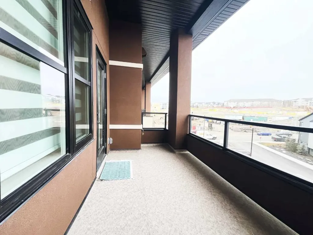 81 Arbour Lake View NW Calgary AB T3G 0H4