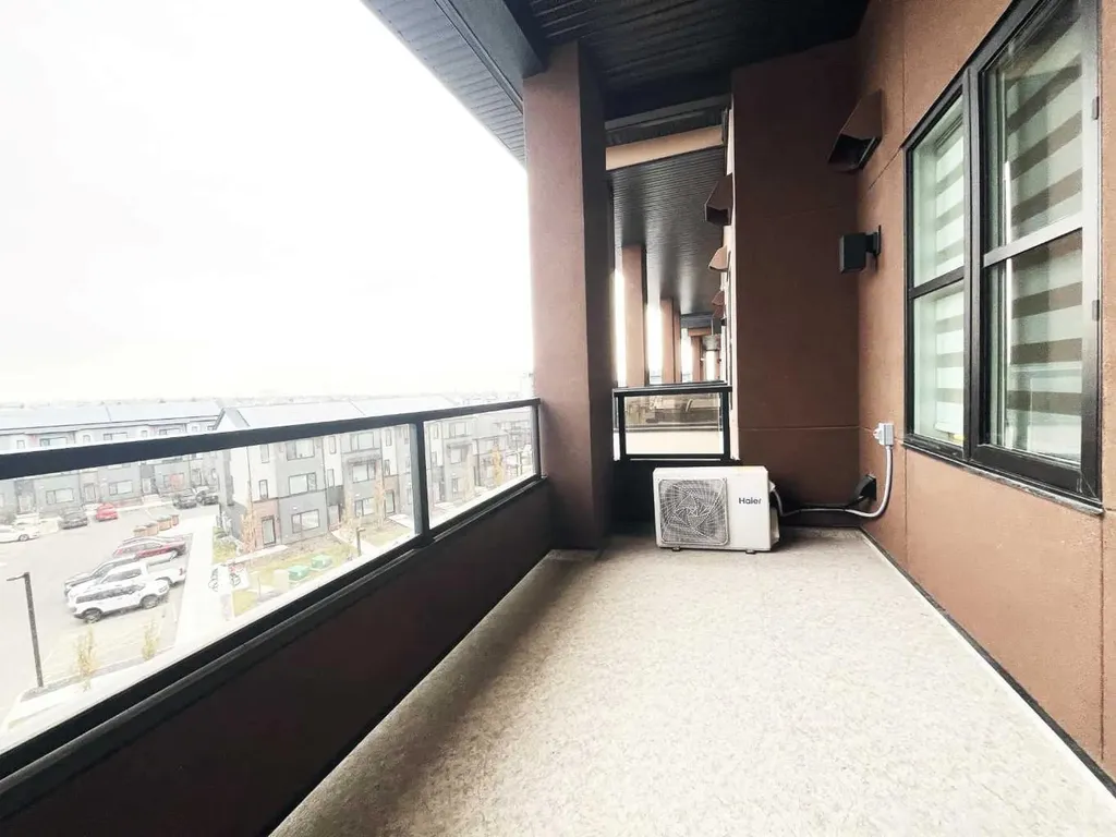 81 Arbour Lake View NW Calgary AB T3G 0H4