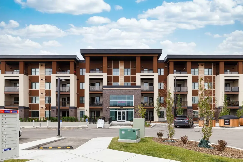 81 Arbour Lake View NW Calgary AB T3G 0H4