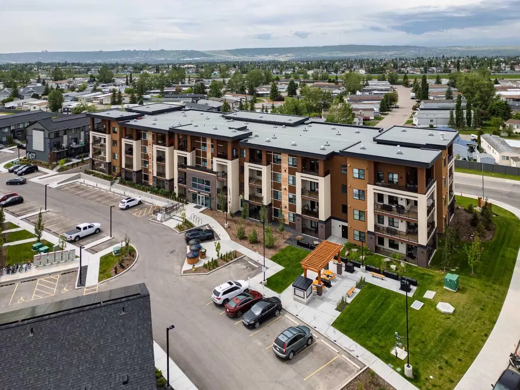 81 Arbour Lake View NW Calgary AB T3G 0H4