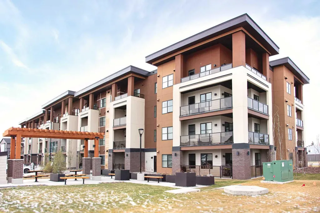 81 Arbour Lake View NW Calgary AB T3G 0H4
