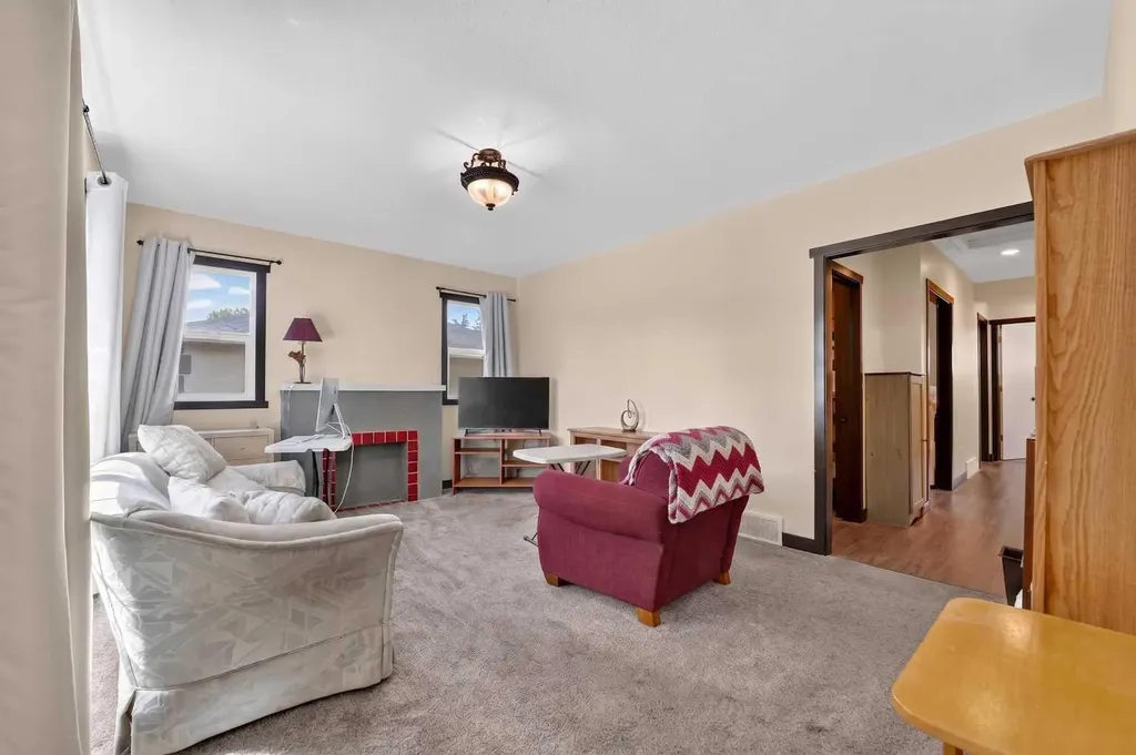 1116 17th Street S Lethbridge AB T1K 1Y1