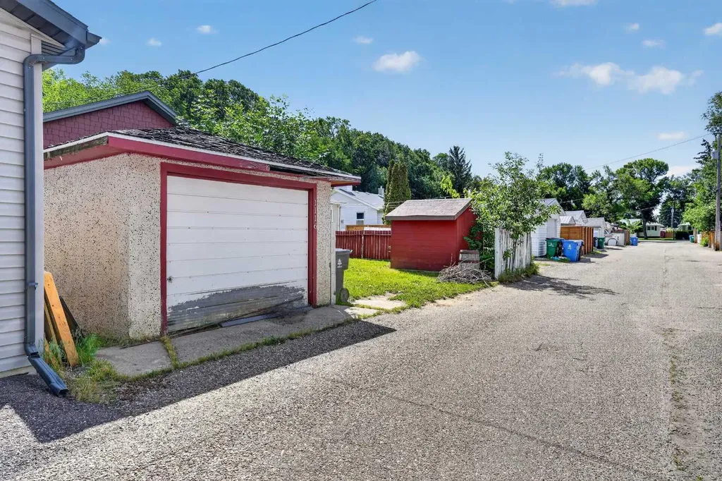 1116 17th Street S Lethbridge AB T1K 1Y1