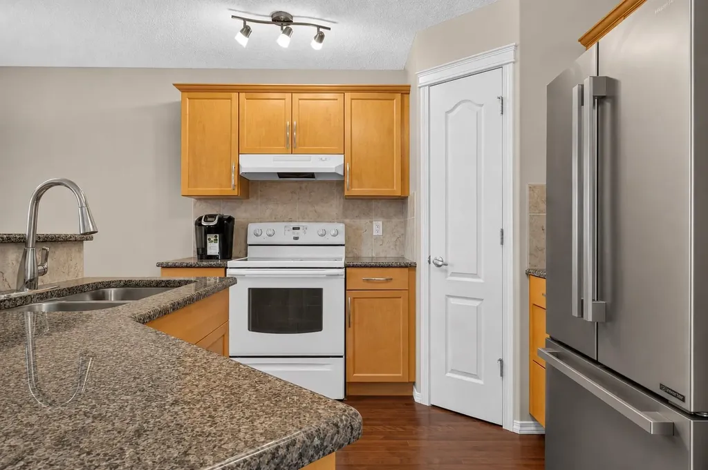 28 Sage Bank Link NW Calgary AB t3r0j8