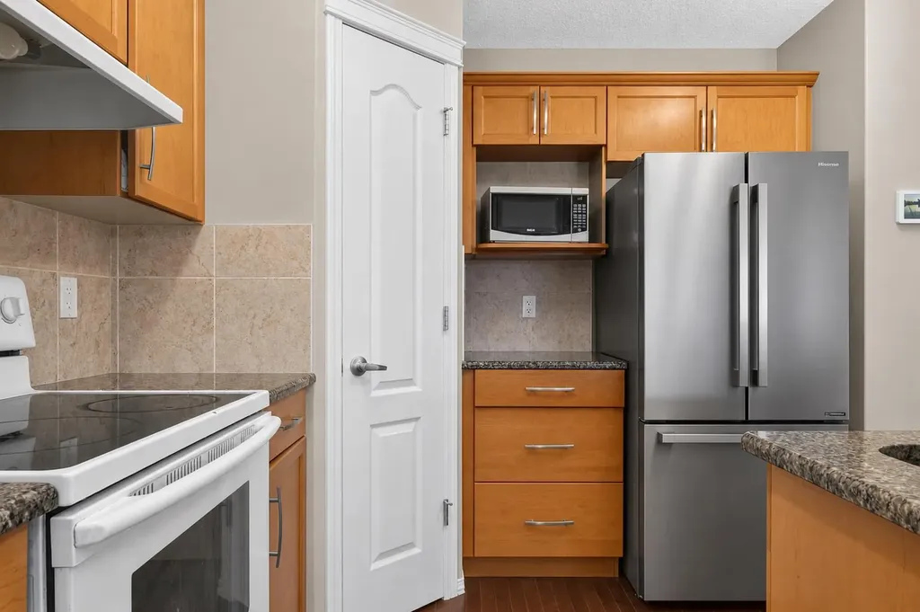 28 Sage Bank Link NW Calgary AB t3r0j8