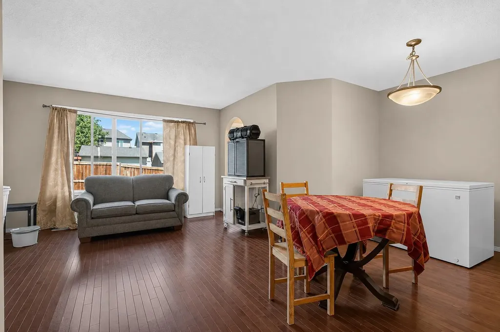 28 Sage Bank Link NW Calgary AB t3r0j8