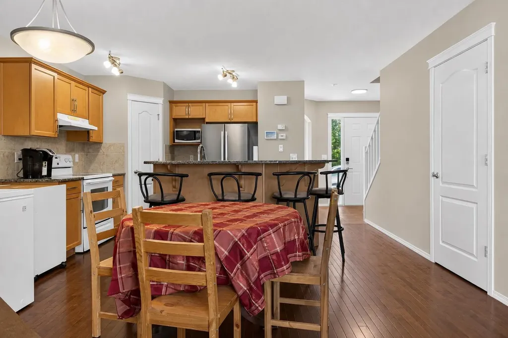 28 Sage Bank Link NW Calgary AB t3r0j8
