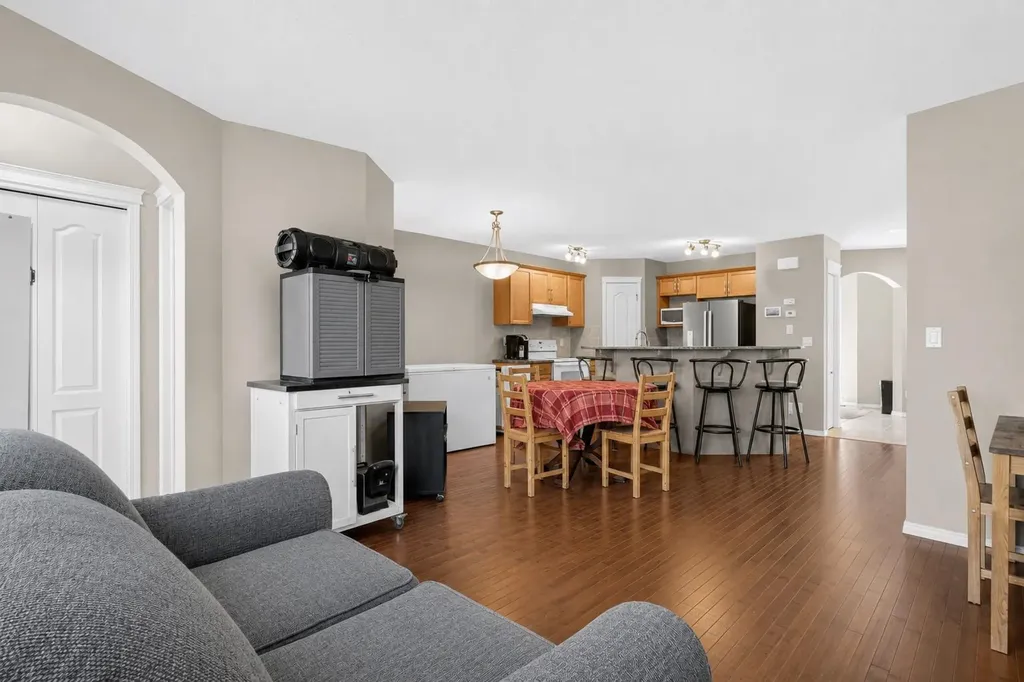 28 Sage Bank Link NW Calgary AB t3r0j8