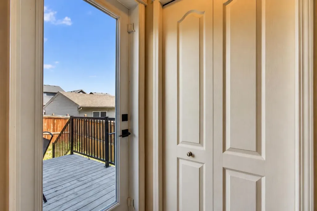 28 Sage Bank Link NW Calgary AB t3r0j8